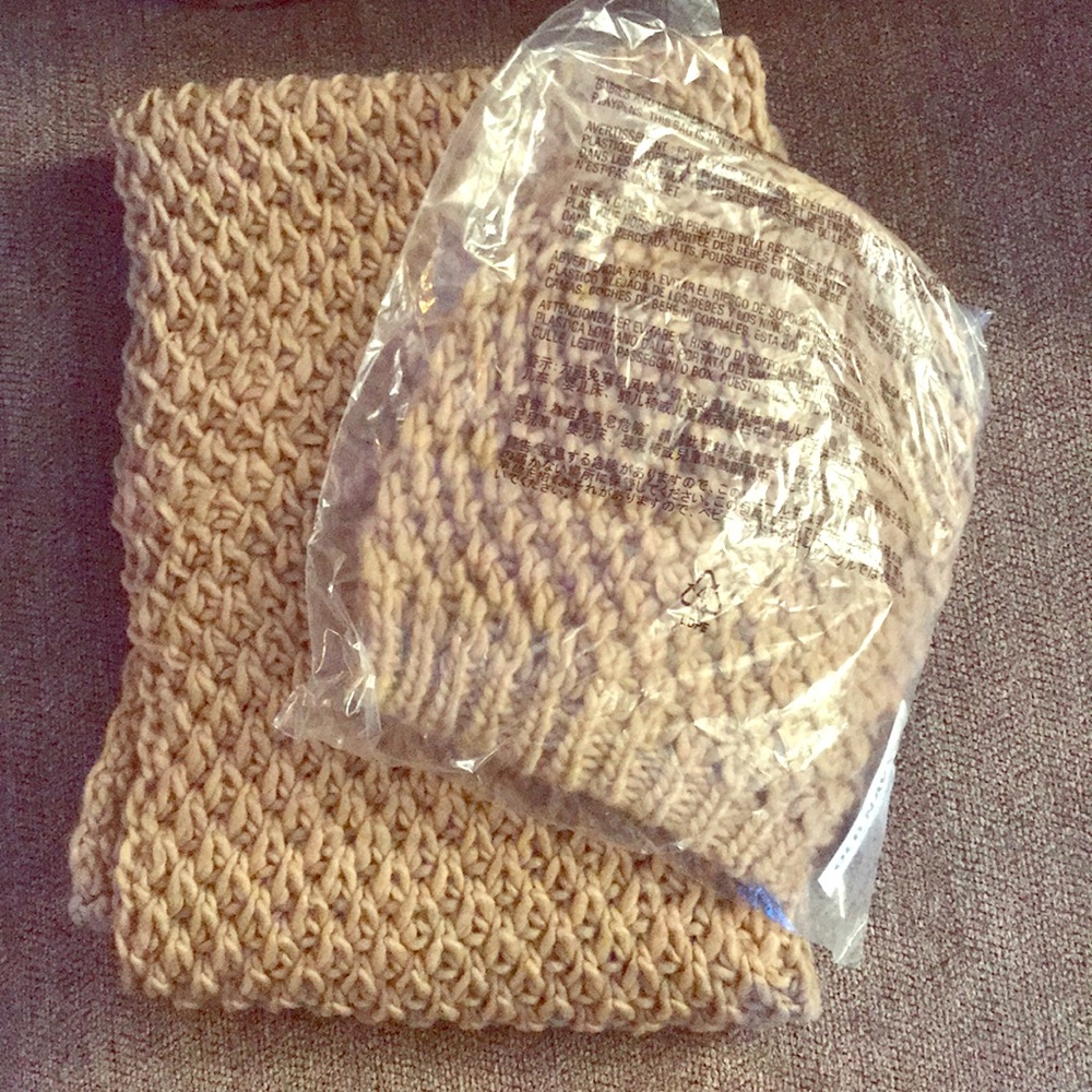 Old Navy winter hat & scarf set